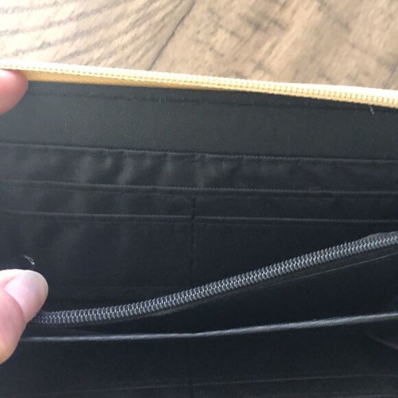 NWT Lucky 🍀 Cacti 🌵 Vegan 🌱 Zip Wallet 12 card inserts zip coin Secure! - Picture 7 of 17